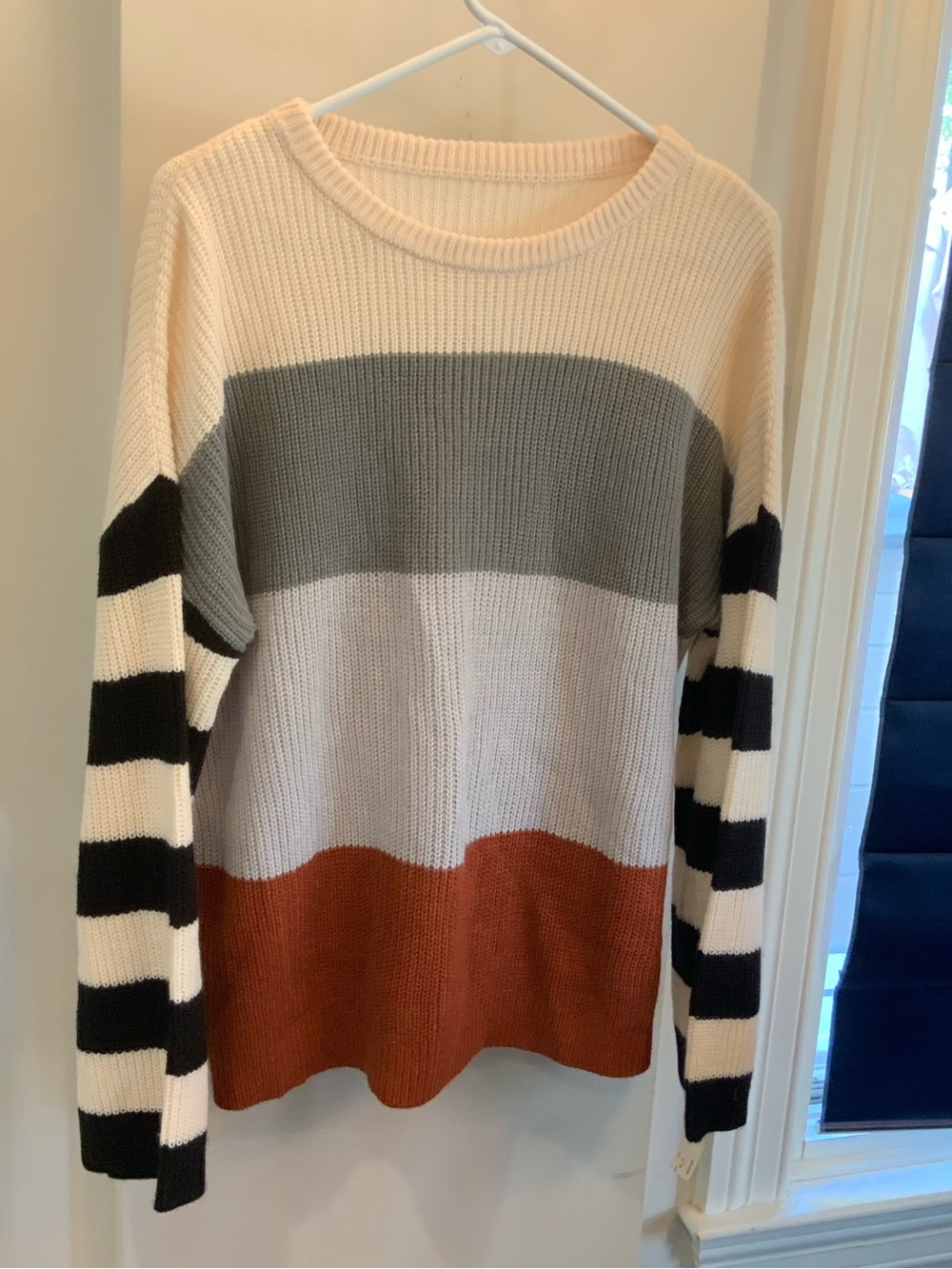 Women’s sweater nwt size medium multi colors sku 3341